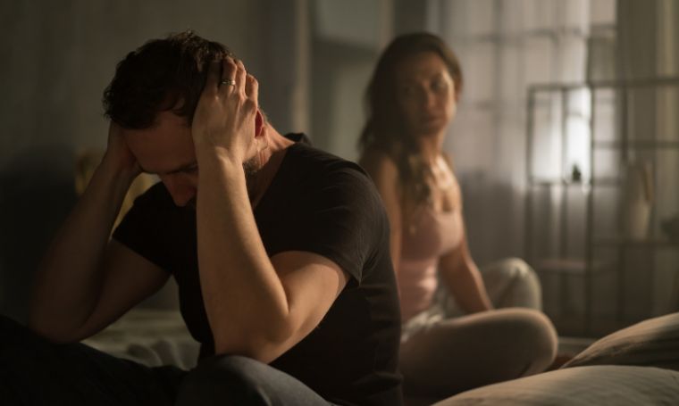 mezczyzna-kobieta-klotnia-zwiazek-lozko-zycie-intymne