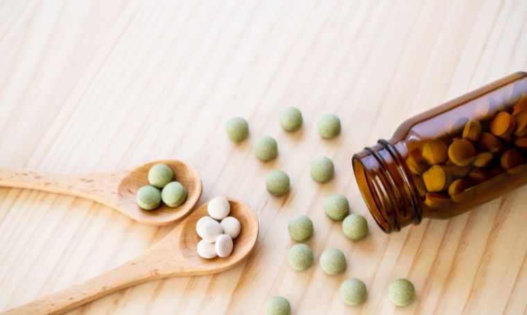 suplementacja-witaminy-b12-dieta-niedobor-suplementy