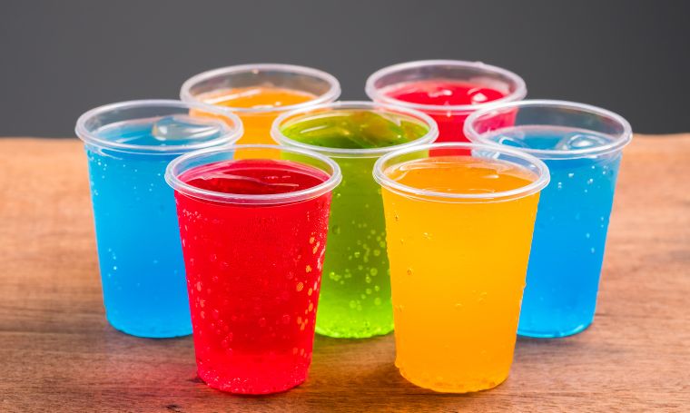 kolorowe-napoje-shoty-drinki-lato-ochłoda